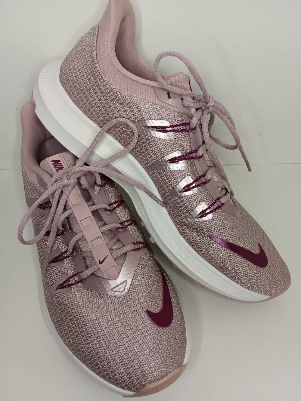 WOMENS NIKE QUEST AUTHETIC RUNNING SNEAKERS